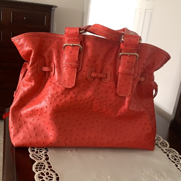 Like new Dooney and Bourke medium chairs bag - Picture 2 of 4